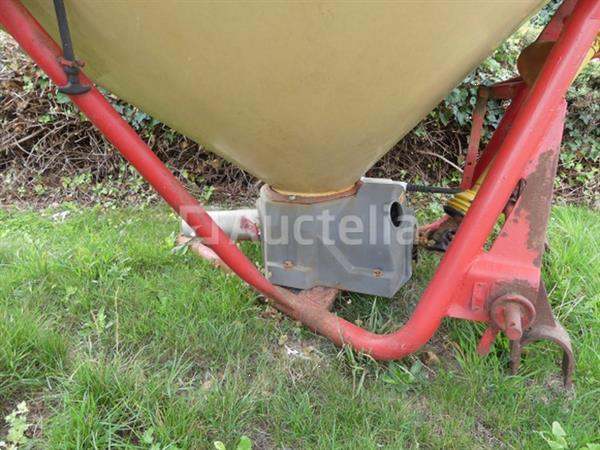 Grote foto zoutstrooier op 3 punts chassis merk en model onbekend agrarisch zaaimachines