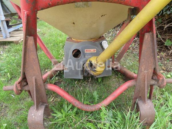 Grote foto zoutstrooier op 3 punts chassis merk en model onbekend agrarisch zaaimachines