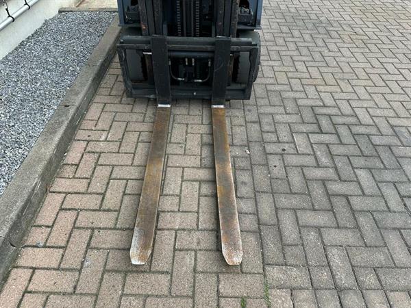 Grote foto vs 22415 elektrische triplex heftruck toyota 5fbe15 sideshift agrarisch heftrucks