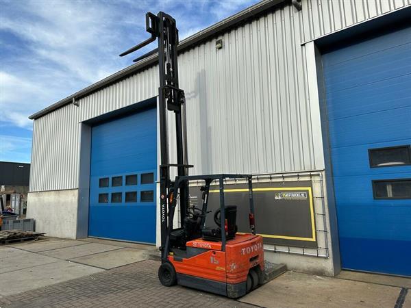 Grote foto vs 22415 elektrische triplex heftruck toyota 5fbe15 sideshift agrarisch heftrucks
