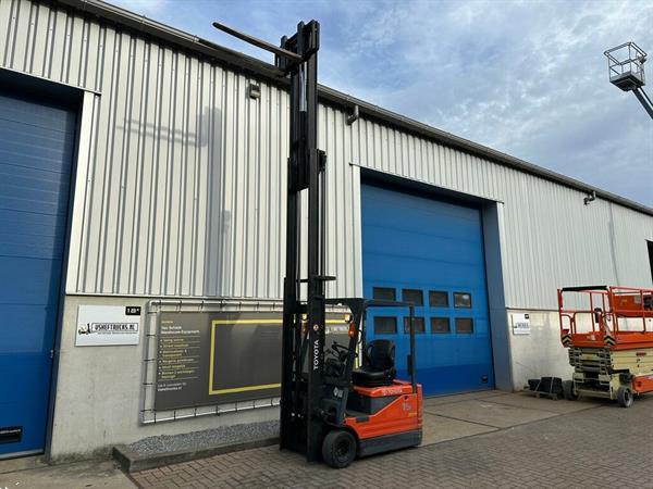 Grote foto vs 22415 elektrische triplex heftruck toyota 5fbe15 sideshift agrarisch heftrucks