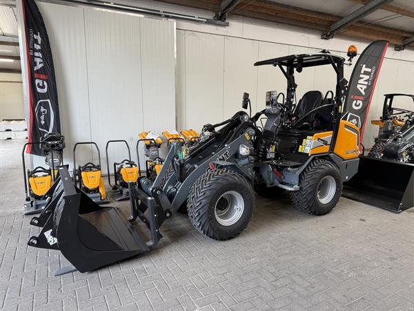 Grote foto giant g2700 hd x tra minishovel kniklader nieuw agrarisch shovels