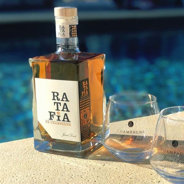 Grote foto jean diot ratafia de champagne giftbox verzamelen flesjes en doppen