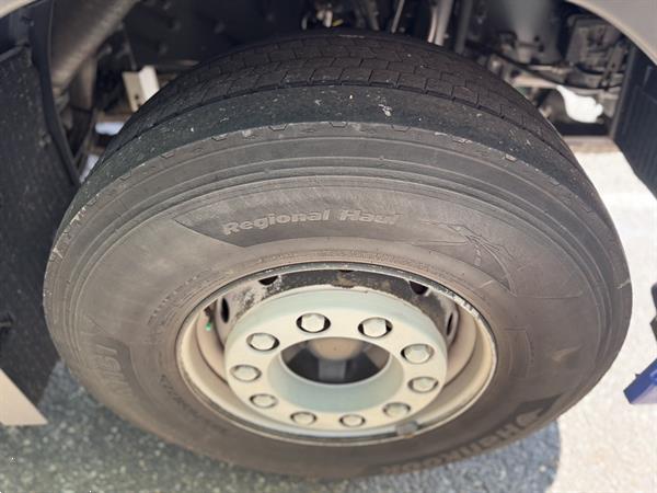 Grote foto volvo fm370 6x2 machine transporter oprij vrachtwagen 2019 euro 6 550dkm steering wheel doe het zelf en verbouw vrachtwagens