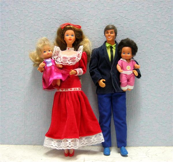 Grote foto heart family barbie met kindje en vader pop132 verzamelen poppen