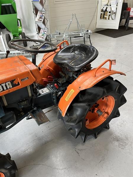 Grote foto kubota b7000 met boxer grondfrees agrarisch tractoren