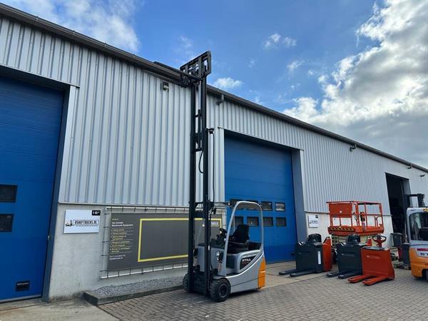 Grote foto vs 22417 elektrische triplex heftruck still rx20 18 bj2018 agrarisch heftrucks