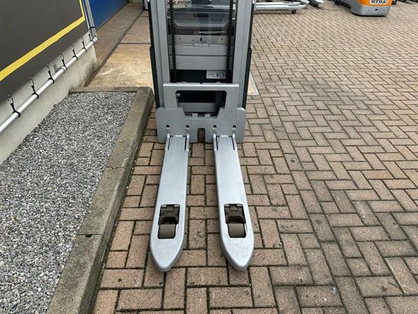 Grote foto vs 22425 elektrische duo stapelaar still bj2021 1.724mm weinig uren doe het zelf en verbouw hefwerktuigen