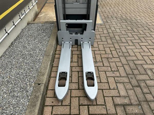 Grote foto vs 22426 elektrische duo stapelaar still bj2021 1.724mm weinig uren doe het zelf en verbouw hefwerktuigen