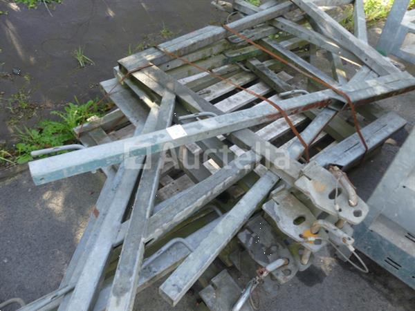 Grote foto 8 beugels voor doka framax 90 bekistingspaneel doe het zelf en verbouw onderdelen en accessoires