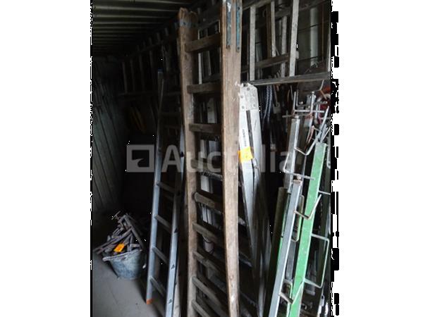 Grote foto een dubbele aluminium ladder met 2x7 treden en een dubbele houten ladder met 2x9 treden doe het zelf en verbouw onderdelen en accessoires