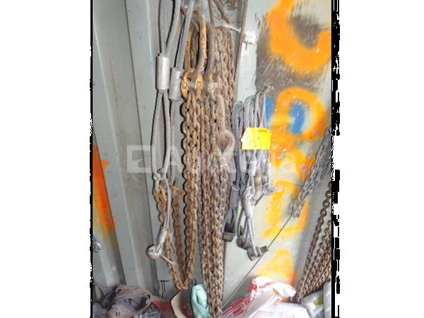 Grote foto een set van verschillende hijskettingen doe het zelf en verbouw onderdelen en accessoires