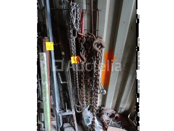 Grote foto een set van verschillende hijskettingen doe het zelf en verbouw onderdelen en accessoires