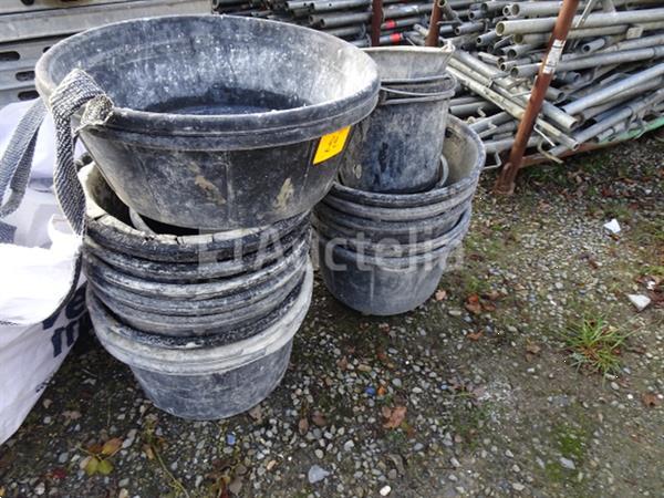 Grote foto een partij van 7 betonnen tanks en 15 tanden doe het zelf en verbouw onderdelen en accessoires