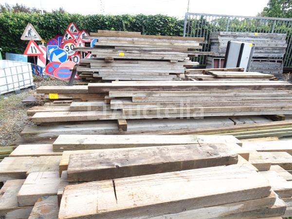 Grote foto veel verschillende planken wiggen houten planken doe het zelf en verbouw onderdelen en accessoires