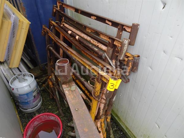 Grote foto een set van 16 metalen schragen in hoogte verstelbaar doe het zelf en verbouw onderdelen en accessoires