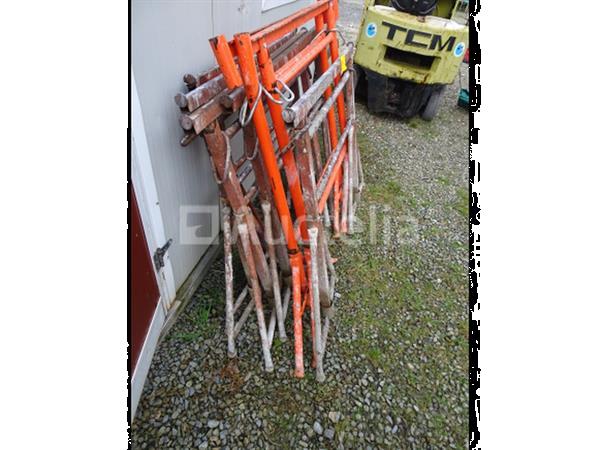 Grote foto een set van 16 metalen schragen in hoogte verstelbaar doe het zelf en verbouw onderdelen en accessoires