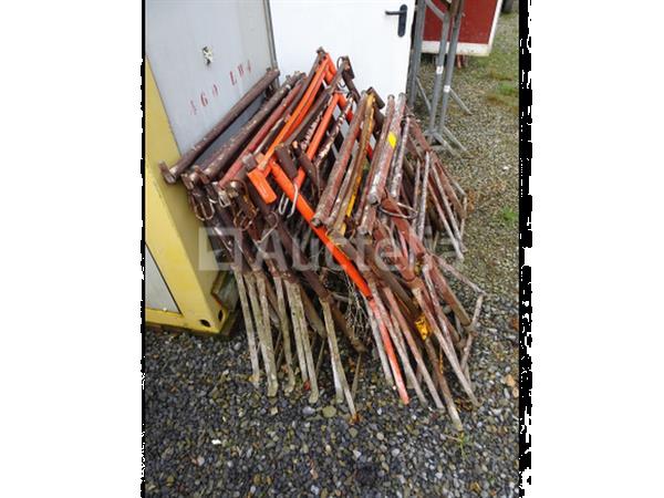 Grote foto een set van 16 metalen schragen in hoogte verstelbaar doe het zelf en verbouw onderdelen en accessoires