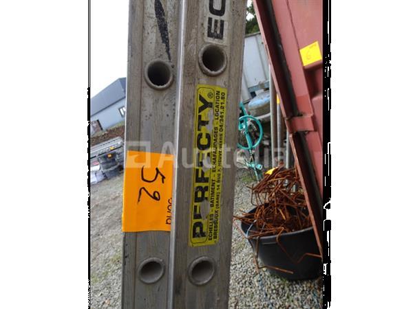 Grote foto een dubbelzijdige ladder met 18 sporten van perfecty doe het zelf en verbouw onderdelen en accessoires