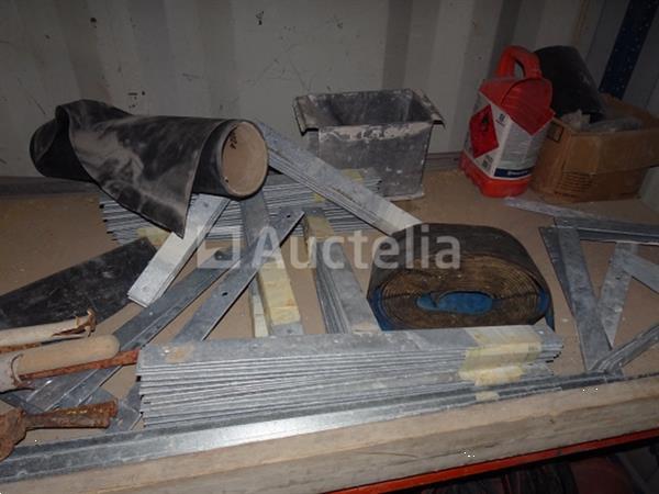 Grote foto een rac met 3 planken en zijn inhoud doe het zelf en verbouw onderdelen en accessoires