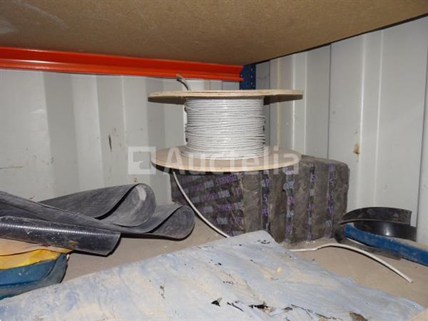 Grote foto een rac met 3 planken en zijn inhoud doe het zelf en verbouw onderdelen en accessoires