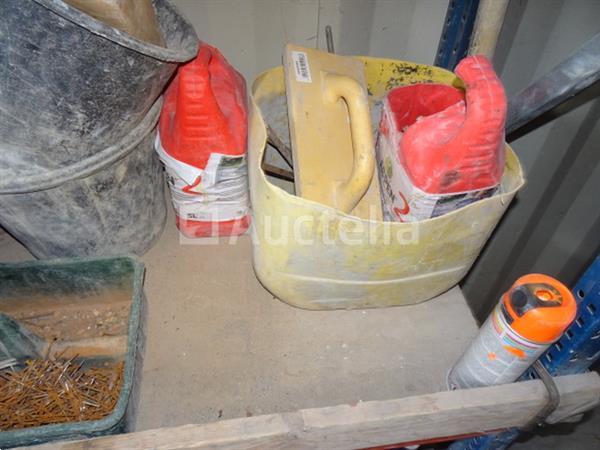 Grote foto een rac met 3 planken en zijn inhoud doe het zelf en verbouw onderdelen en accessoires