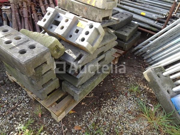 Grote foto een set van 29 heras style barriers met set poten en bevestiging doe het zelf en verbouw onderdelen en accessoires