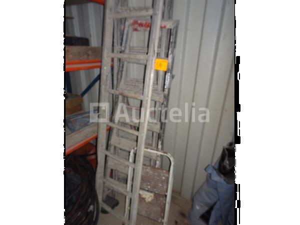 Grote foto een set van verschillende ladders en ladders doe het zelf en verbouw onderdelen en accessoires