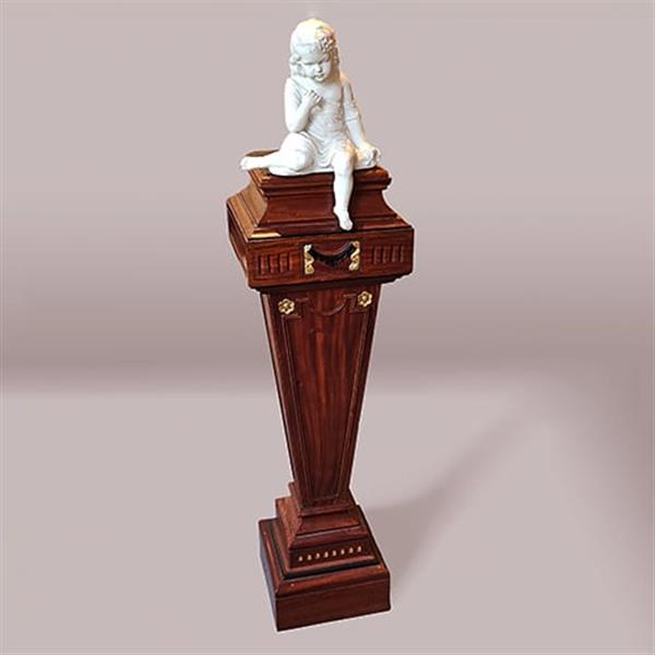 Grote foto zeer hoge zuil of pedestal in notenhout met zwart en goud. no.332425 antiek en kunst overige in antiek gebruiksvoorwerpen