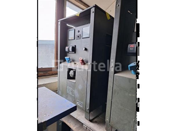 Grote foto interne ref s2526 10 oude frako militaire batterijladers 24v 150amp max 380vprimair doe het zelf en verbouw ijzerwaren en bevestigingsmiddelen