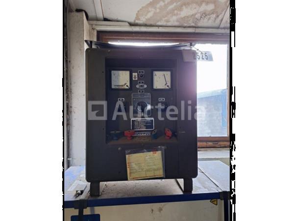Grote foto interne ref s2526 10 oude frako militaire batterijladers 24v 150amp max 380vprimair doe het zelf en verbouw ijzerwaren en bevestigingsmiddelen