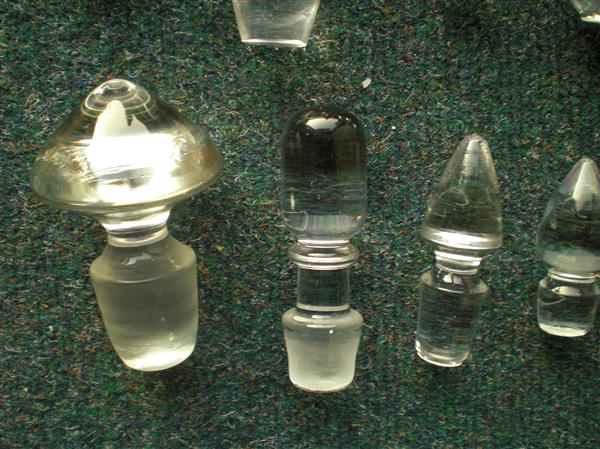Grote foto 11 verschillende karaf stoppen glas kristal antiek en kunst glas en kristal