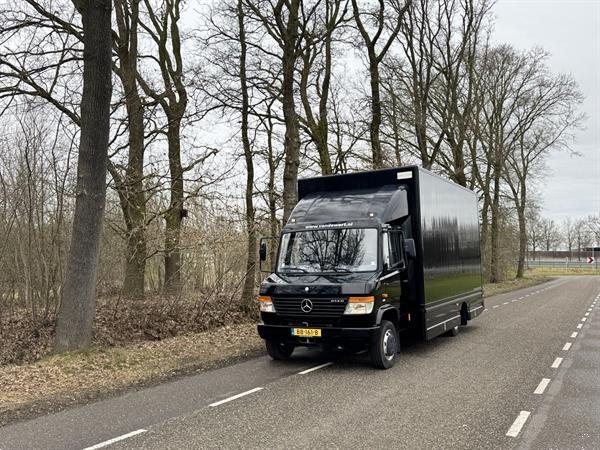 Grote foto mercedes benz vario 814d bakwagen camper foodtruck raceteam met achter sluitklep euro2 origine doe het zelf en verbouw vrachtwagens