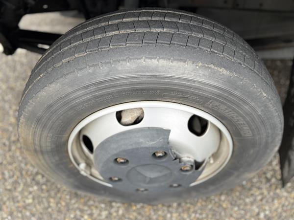 Grote foto mercedes benz vario 814d bakwagen camper foodtruck raceteam met achter sluitklep euro2 origine doe het zelf en verbouw vrachtwagens