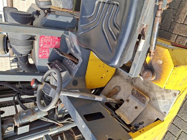 Grote foto kooiaap meeneem heftruck ruwtereinheftruck triplo agrarisch heftrucks