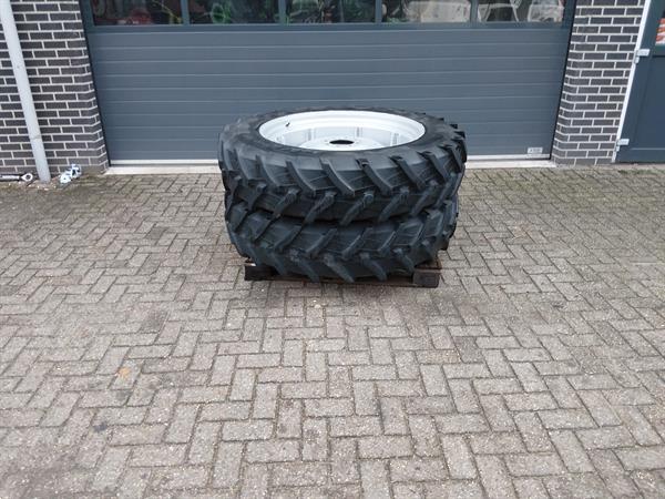 Grote foto set deutz wielen 340 85 r38 13.6 r38 agrarisch wielen
