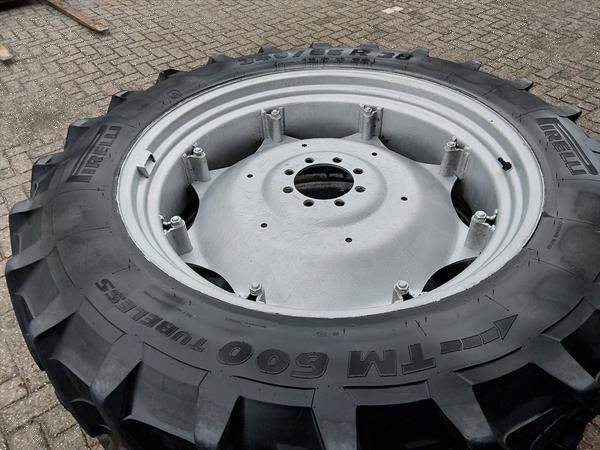Grote foto set deutz wielen 340 85 r38 13.6 r38 agrarisch wielen