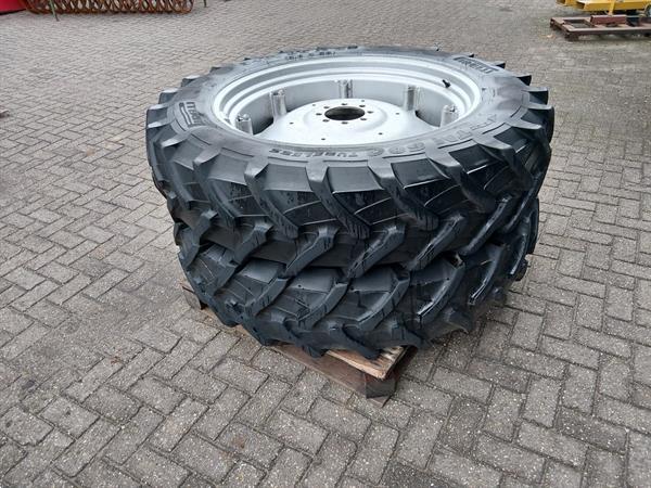 Grote foto set deutz wielen 340 85 r38 13.6 r38 agrarisch wielen