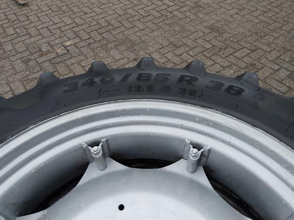 Grote foto set deutz wielen 340 85 r38 13.6 r38 agrarisch wielen