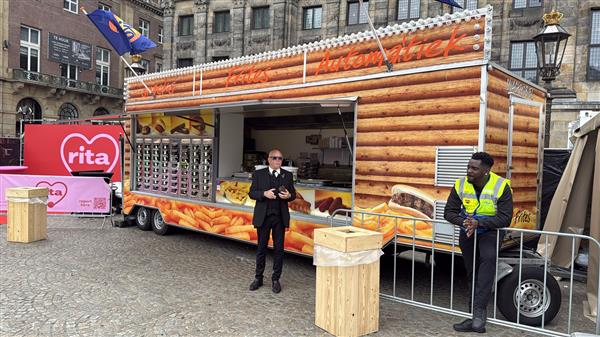 Grote foto snackwagen verkoopwagen met automatieken zakelijke goederen verkoopwagens