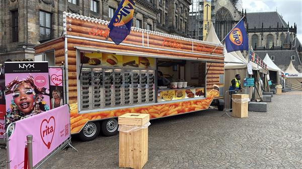 Grote foto snackwagen verkoopwagen met automatieken zakelijke goederen verkoopwagens
