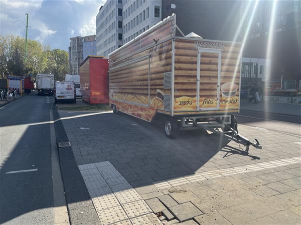 Grote foto snackwagen verkoopwagen met automatieken zakelijke goederen verkoopwagens