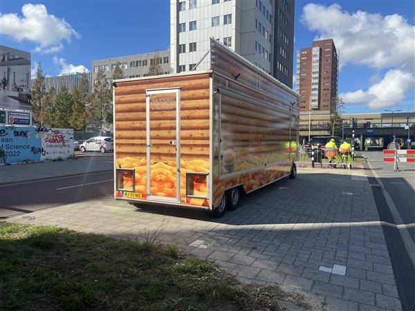 Grote foto snackwagen verkoopwagen met automatieken zakelijke goederen verkoopwagens