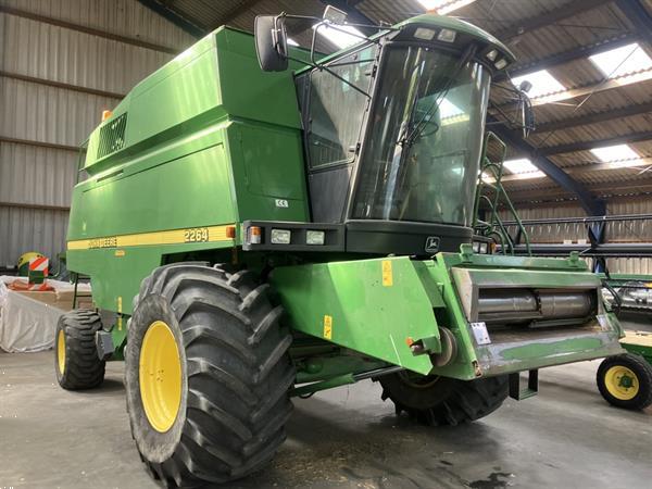 Grote foto john deere 2264. agrarisch maaidorsers