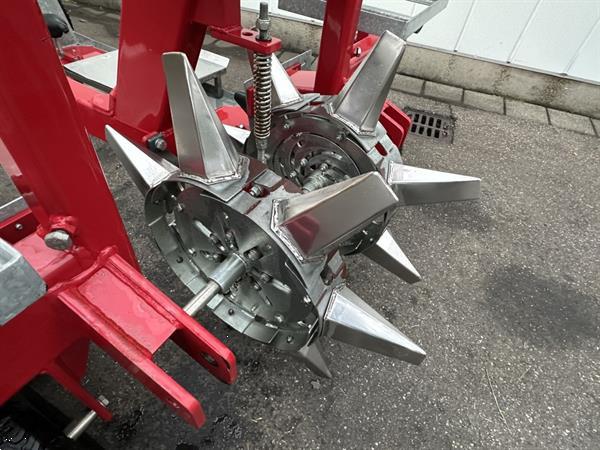 Grote foto chantrel plantmachine 2 rijig voor de aardbeienruggenteelt. agrarisch zaaimachines