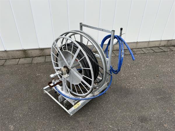 Grote foto jmb slangenhaspel gegalvaniseerd voor water tuin en terras scrobmachines