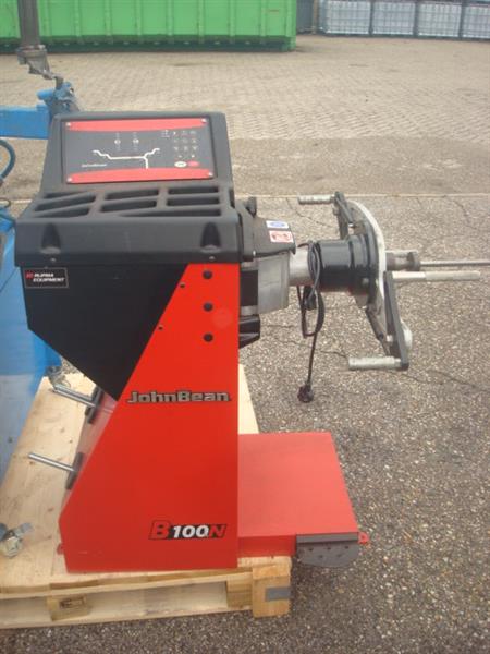 Grote foto banden apparaat du quesne 110 en balanceermachine auto diversen gereedschap