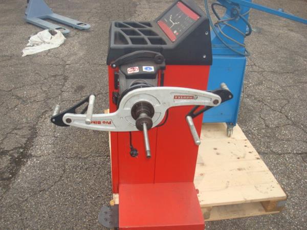 Grote foto banden apparaat du quesne 110 en balanceermachine auto diversen gereedschap