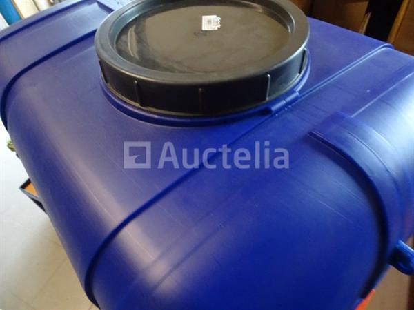 Grote foto tank van 160 l met kraan agrarisch oogstmachines