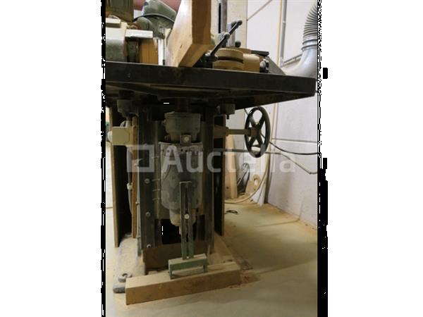 Grote foto router omgebouwd tot schuurmachine doe het zelf en verbouw ijzerwaren en bevestigingsmiddelen